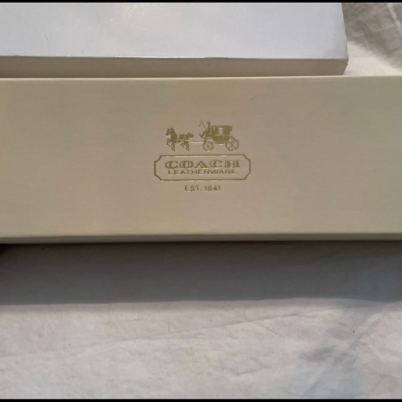 Authentic coach watch new with box and tag - Picture 4 of 4